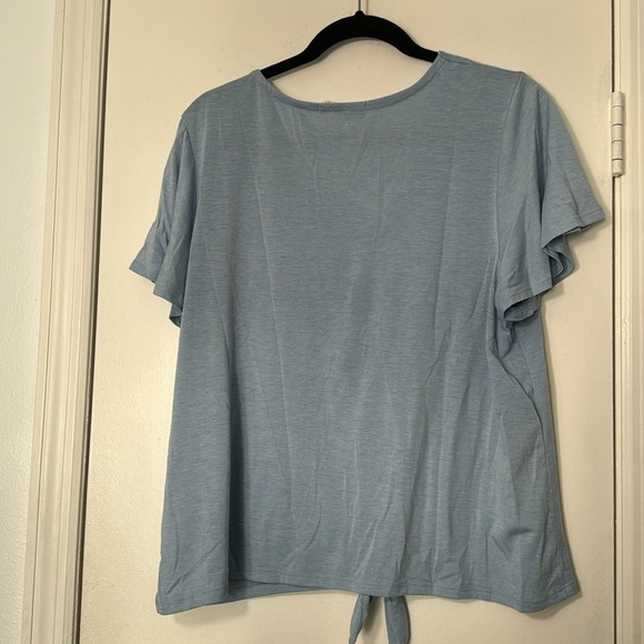 Pinque Tie-Front Button Down Light Blue Blouse Size XL - Picture 6 of 6
